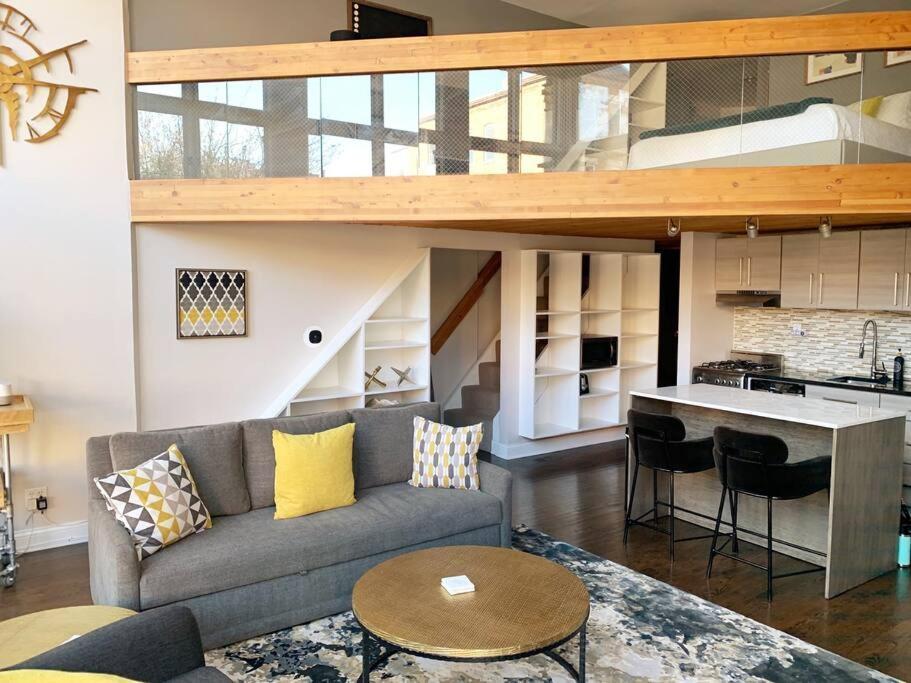 Appartamento Lincoln Park Light-Filled Loft Chicago Esterno foto